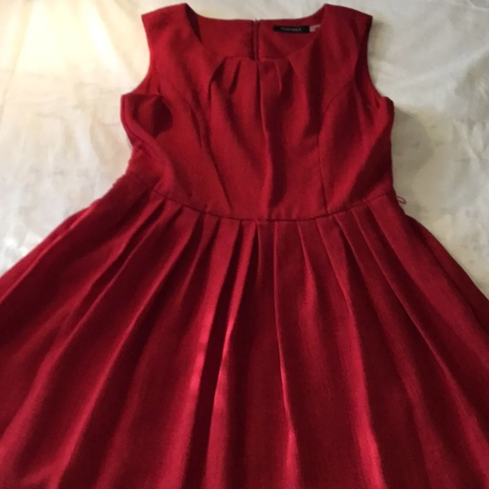 Elegant Red Ellen Tracy Sleeveless fully lined Dress. Size 14. Side pockets. - Picture 14 of 16